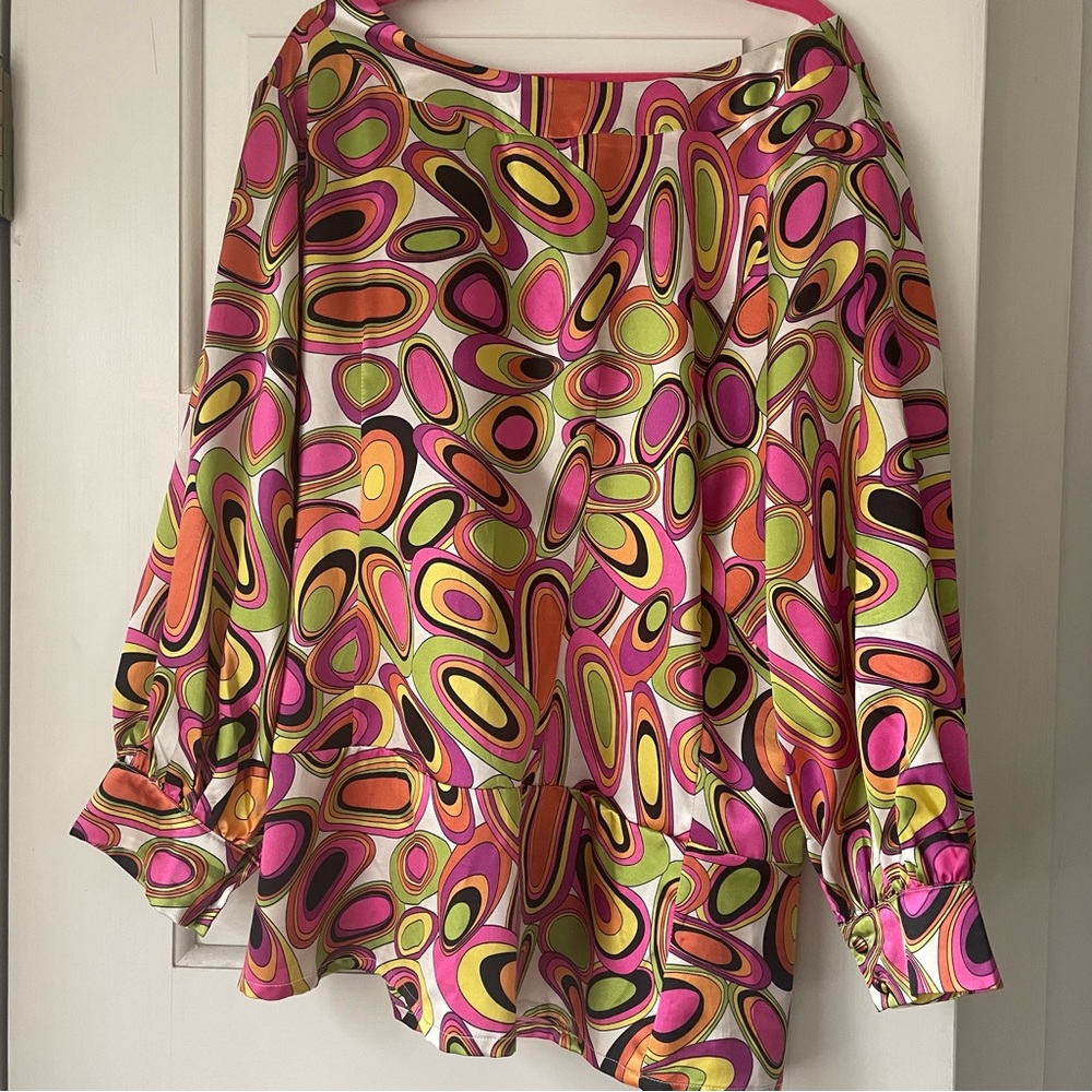 Mod style going out top with mod pattern and open back